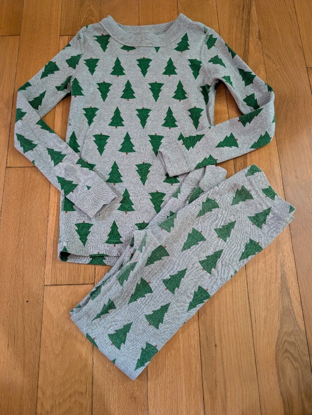 Hanna Andersson Holiday Pajama Set Gray Green Christmas Trees 120 6/7
